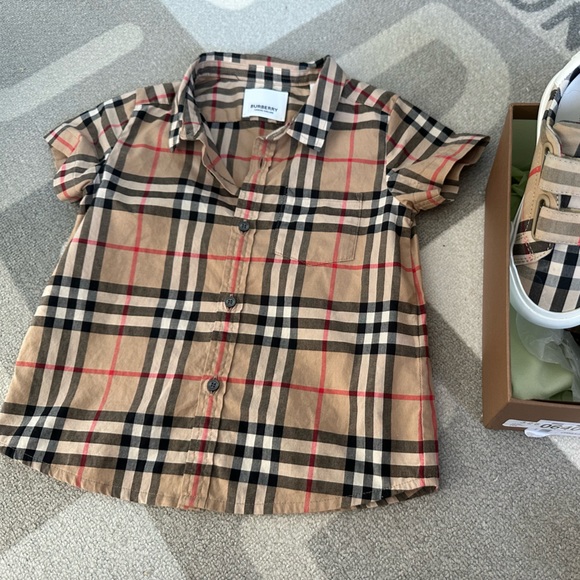 ⛔️ SOLD⛔️ Kids Burberry Shirt 2Y/2T - Picture 5 of 6